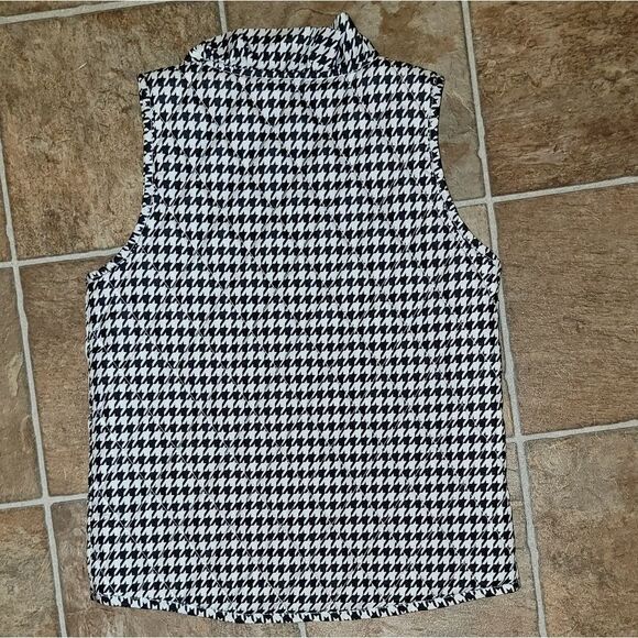 Crown and Ivy Kids Hndstooth Ruffle Neck Puffer Snap Vest - Picture 5 of 8